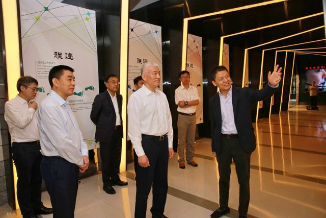 科技部部长王志刚到esb世博网激光调研